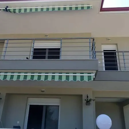 Orange Apartment *